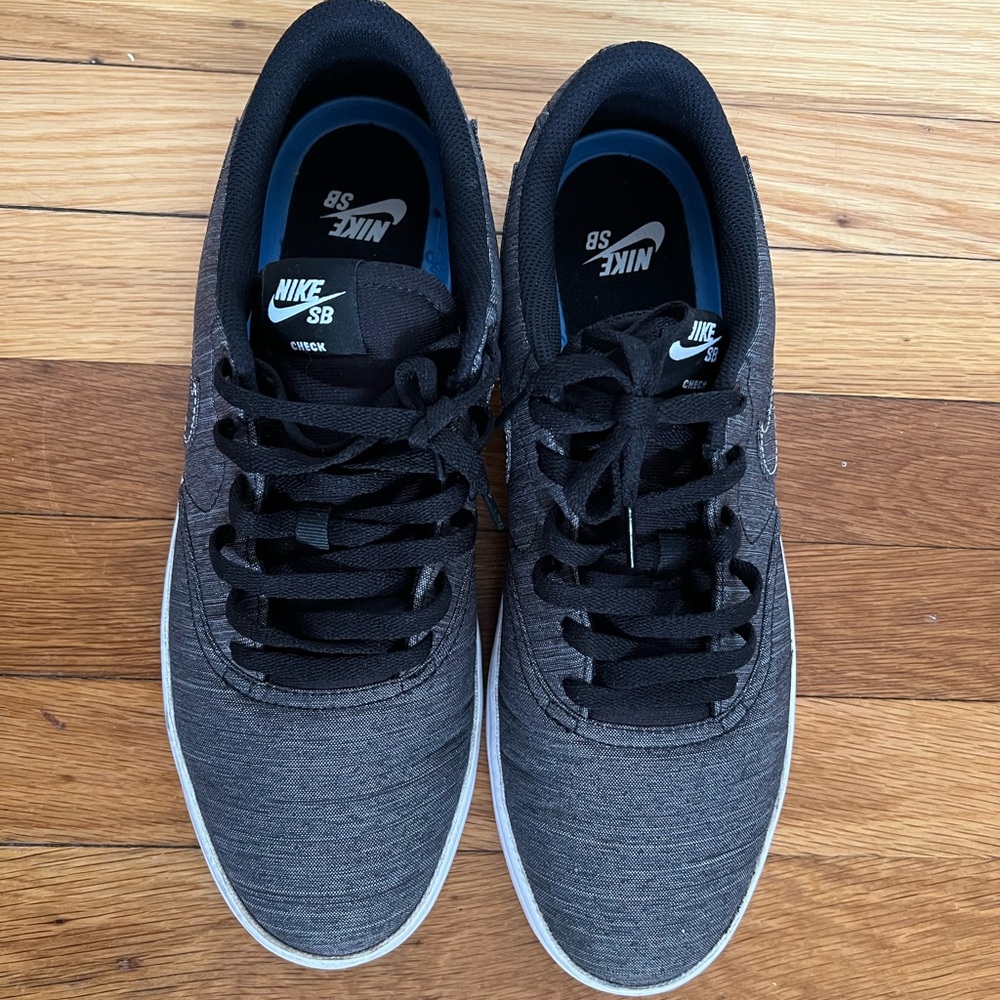 Nike Men’s SB Check Solarsoft shoes. Charcoal, minimal wear. Sz 11